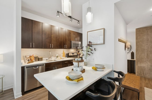 Photo - 938 W Lake St Apartment