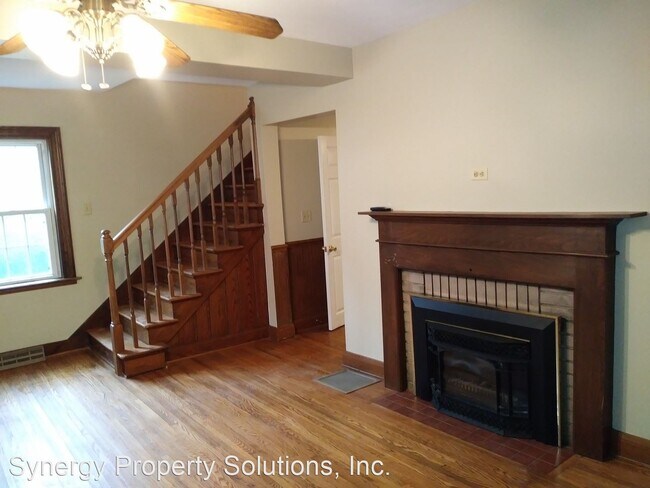 Building Photo - 3 br, 1.5 bath House - Arlington Ave 592 R...