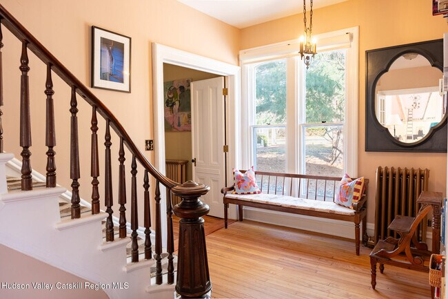 Building Photo - 5 Fairview Ave