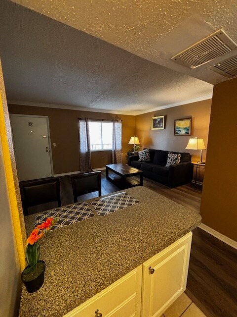 Foto del edificio - 121 Oyster Bay Cir