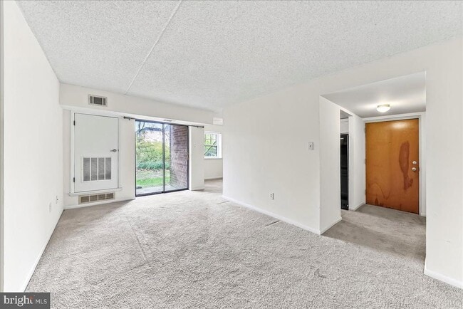 Foto del edificio - 3207 Valley Dr