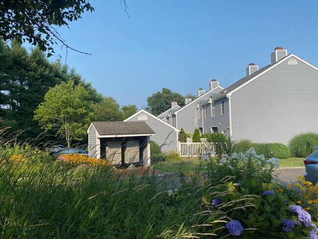 Foto del edificio - 46 Edgewater Commons Ln