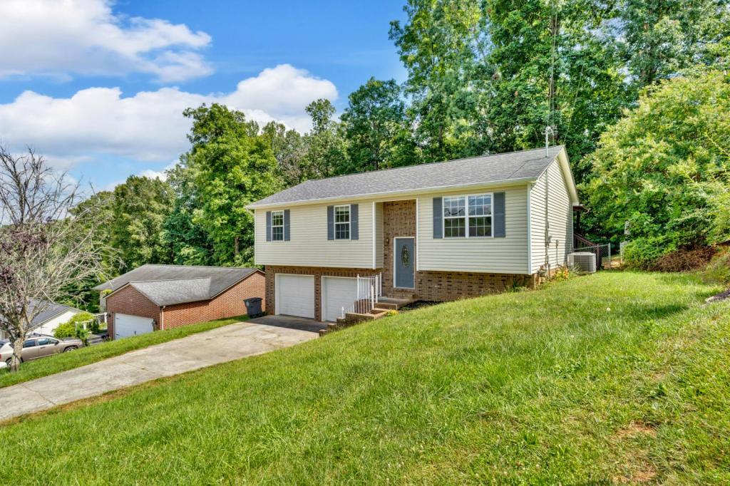 Foto principal - 227 Valley Crest Dr