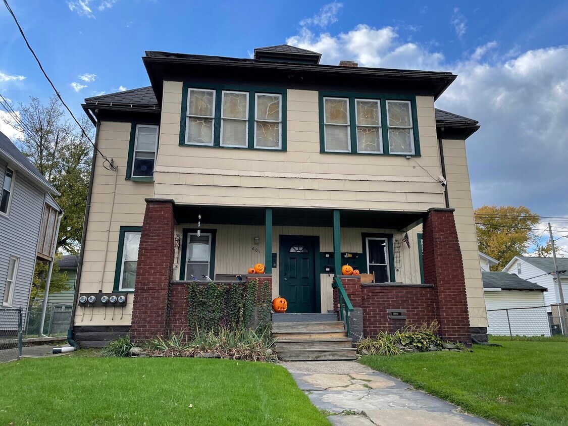 Primary Photo - 601 Brown Ave NW