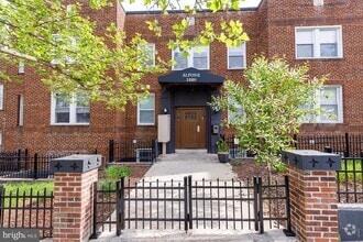 Building Photo - 1220 Holbrook Terrace NE