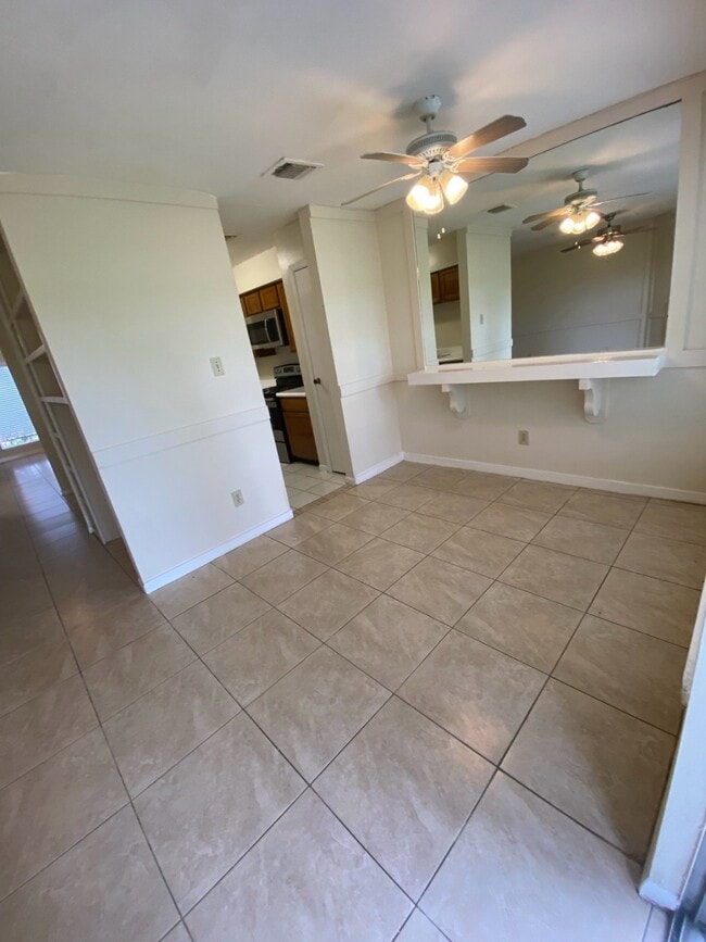 Building Photo - 6666 Harbor Town Dr