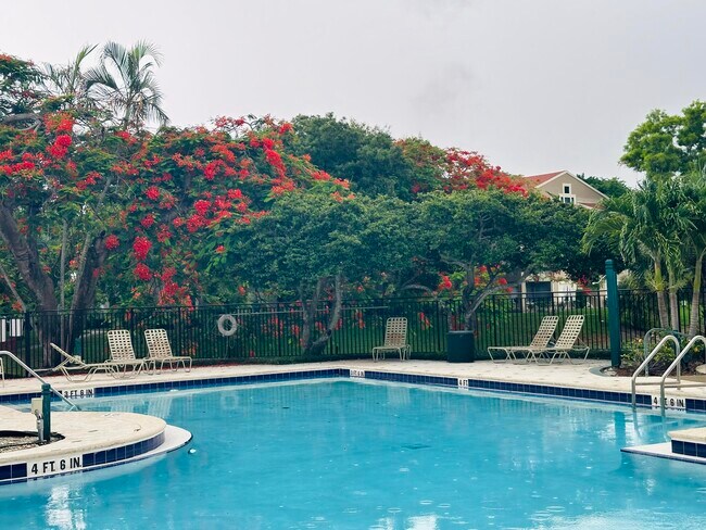 Foto del edificio - 1760 Palm Cove Blvd