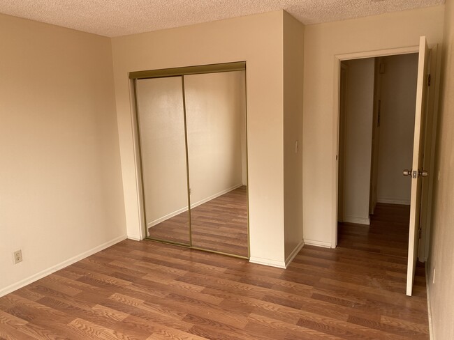 Building Photo - 4601 Ellenwood Dr