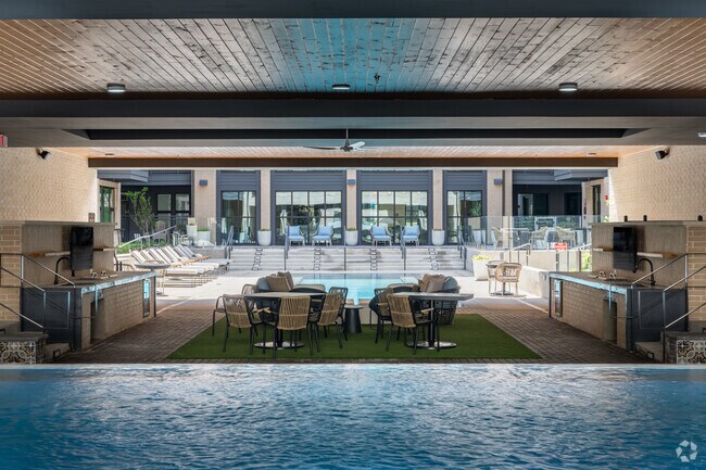 Piscina estilo resort - The Brentwood
