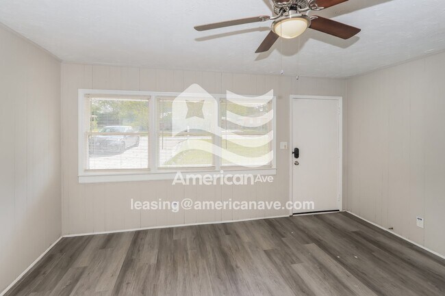 Foto del edificio - 1676 Hurley Cir