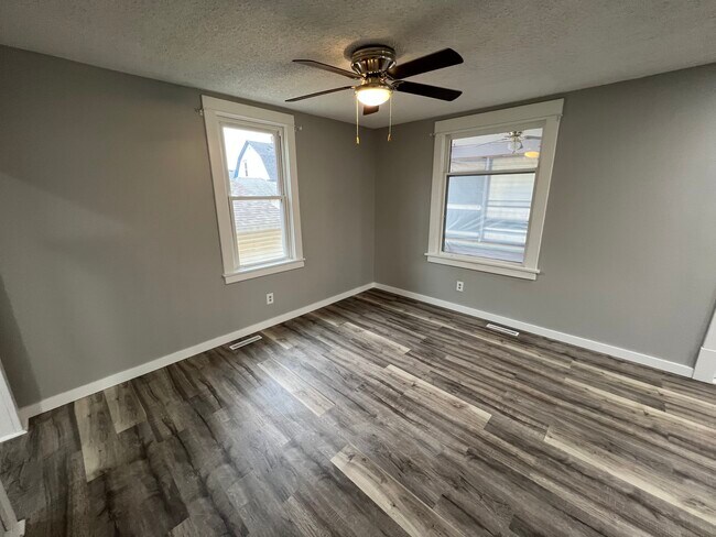 Building Photo - 111 10th St NW