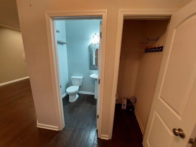 Tocador - 3845 Jacob Stout Rd