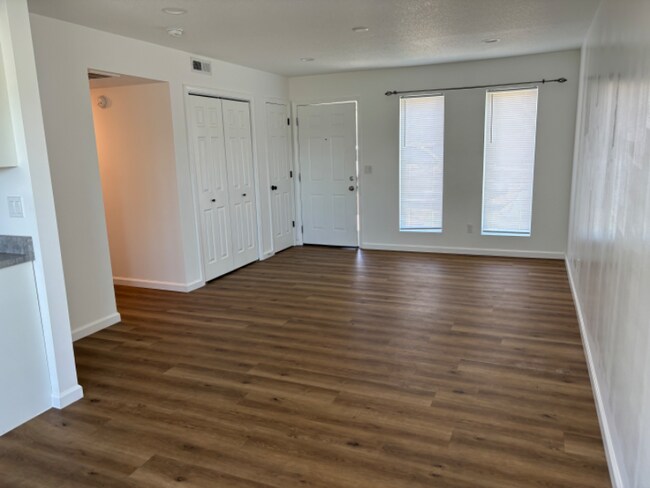 Building Photo - 254 N Brunswick St