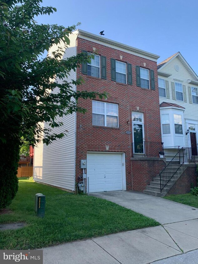 Foto principal - 8833 Hawthorne Ct