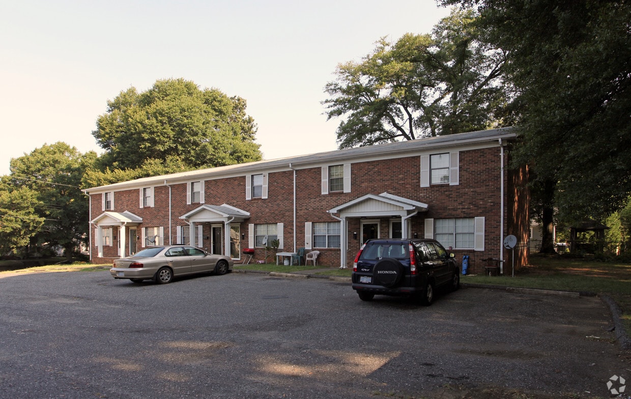 326 S Columbia St, Gastonia, NC 28054 Apartments in Gastonia, NC