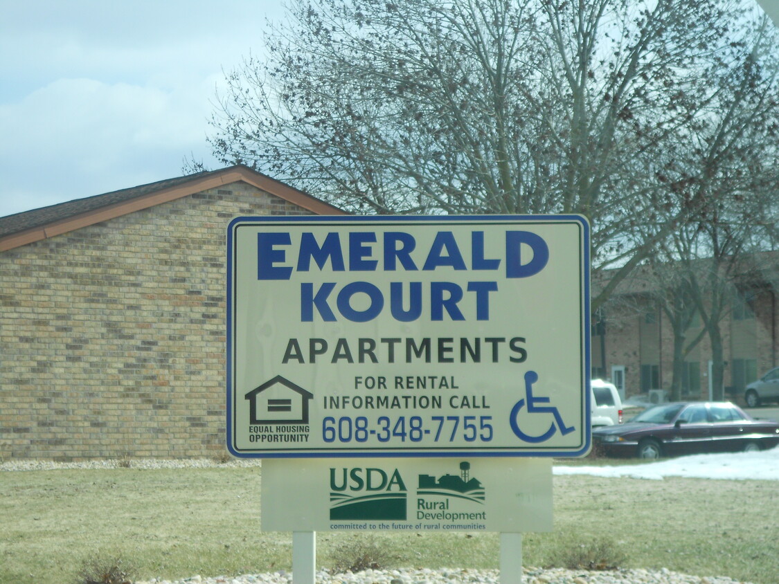 Foto principal - Emerald Kourt Apartments