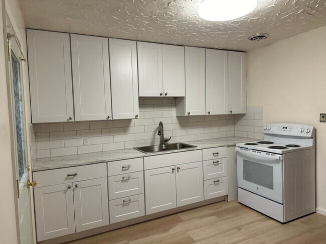 Foto del edificio - Nicely maintained 2 BD in 4-Plex