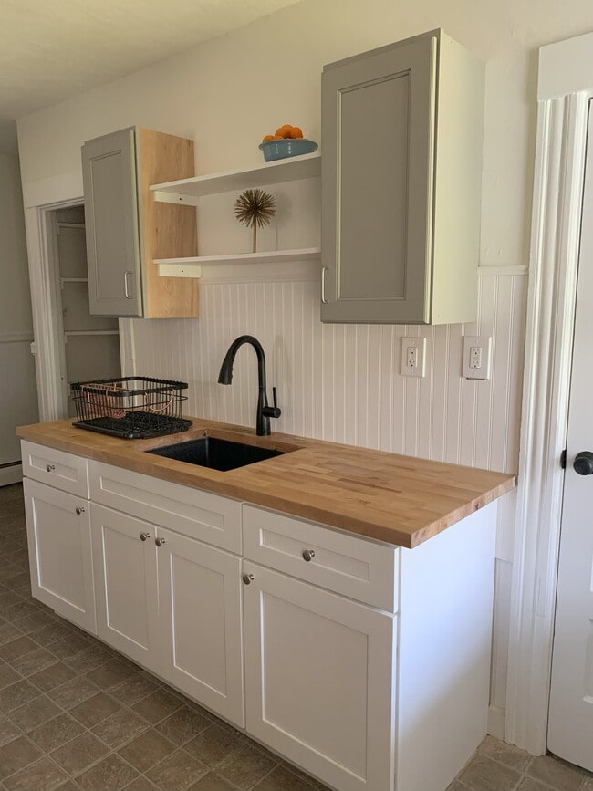 Kitchen - 53 North St