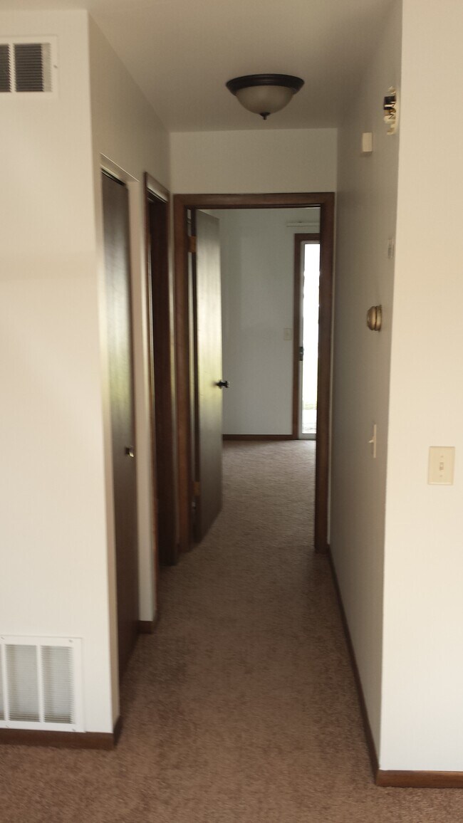 Building Photo - 302 Dowe St