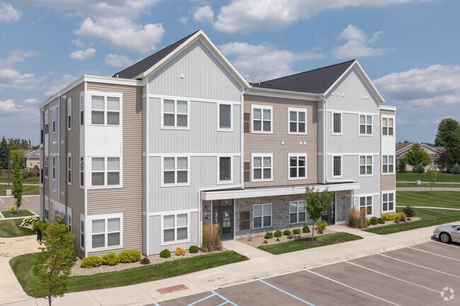 Building Photo - Elmwood Lake Apartments