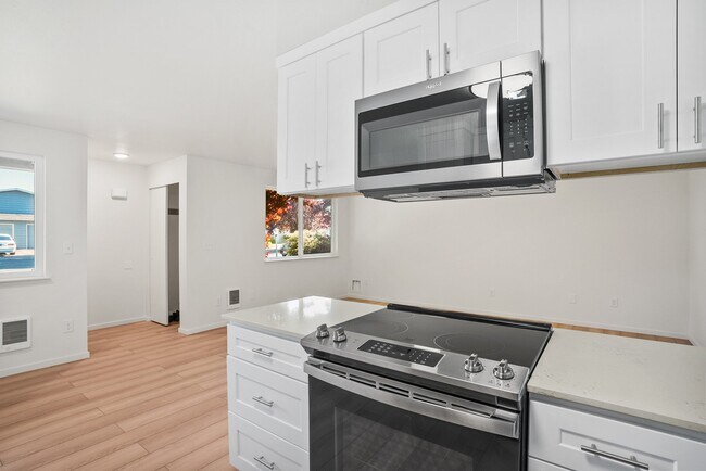 Foto del edificio - 1303-1312 12th Ave NW
