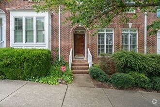 Building Photo - 202 Greenview Dr
