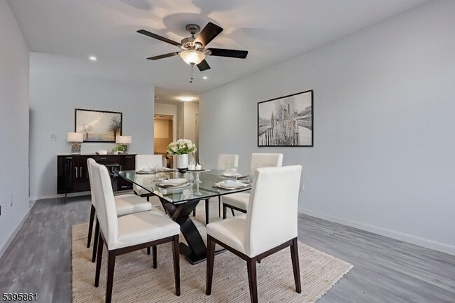 Building Photo - 850 Main St