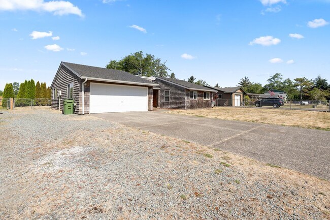 Building Photo - 3 Bed / 2 Bath Home in Warrenton!
