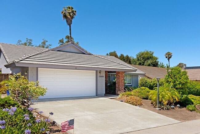 Foto del edificio - Beautiful & Large Home in Quiet Gatewood Hills - Private Backyard - 2-Car Garage
