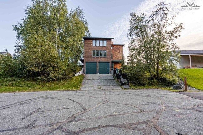 Foto del edificio - 3 Bedroom 3.5 Bathroom Single-Family Home!