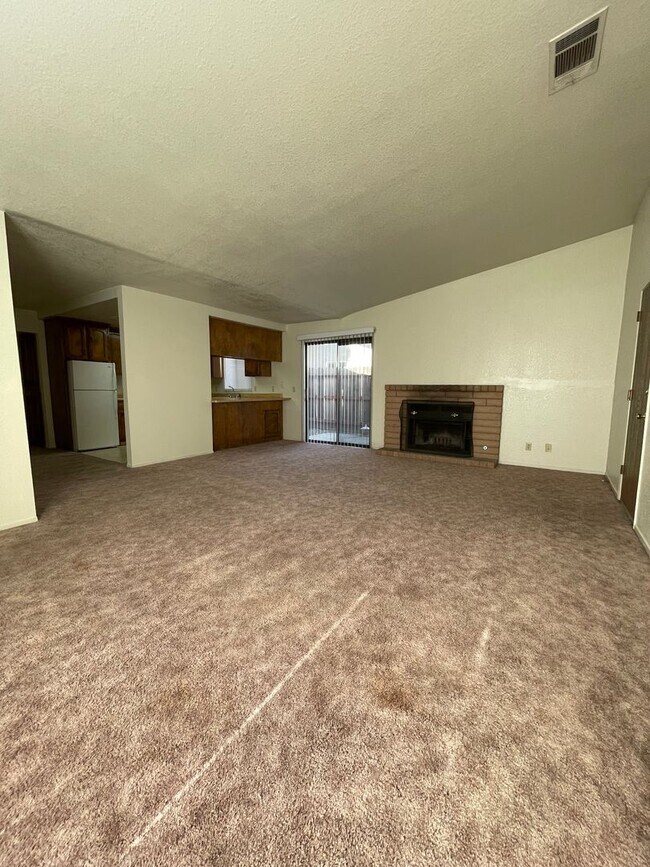 612616 W Yosemite Ave, Merced, CA 95348 Townhome Rentals in Merced