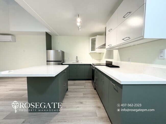 Photo du bâtiment - 1-Bedroom Apartment on Lake Shore Blvd W | Water, Gas & Hot Water Included