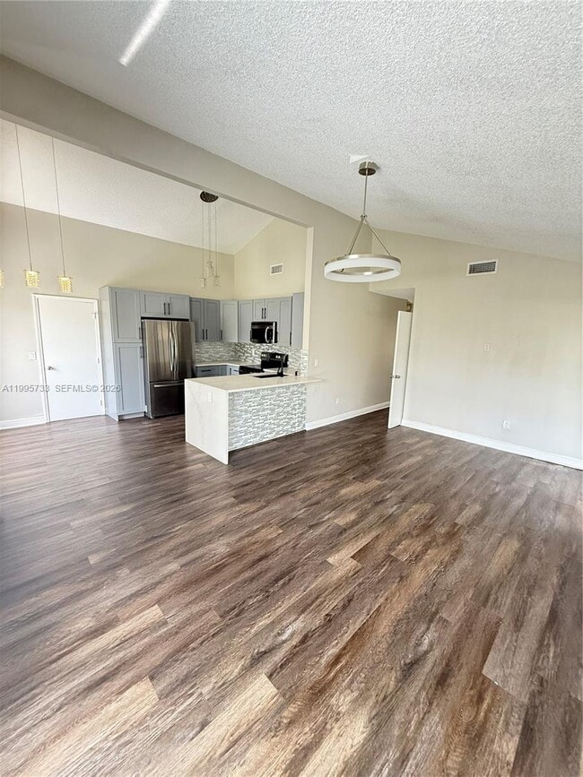 Foto del edificio - 8419 Garden Gate Pl