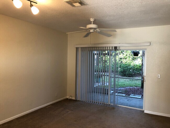 Building Photo - 8059 Pacific Beach Dr