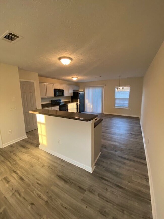 Foto del edificio - Great 2 Bedroom 2 1/2 Bath Townhouse in Smyrna!