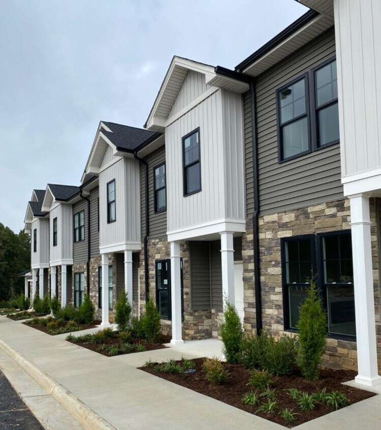 Foto principal - 2BR, 2.5BA TH in English Commons