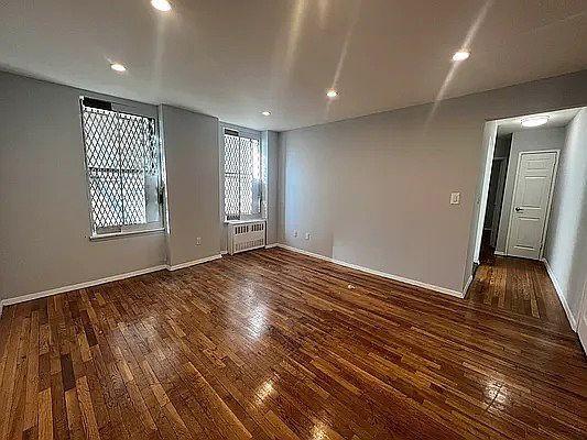 Foto del edificio - 2 bedroom in BRONX NY 10460