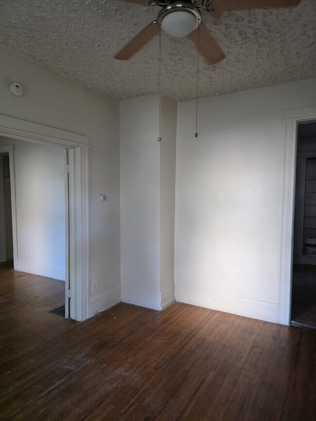 Foto del edificio - 220 Glenwood Ave