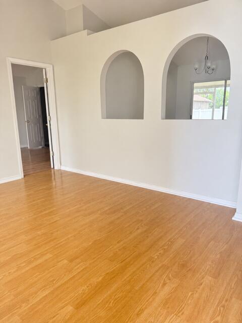 Foto del edificio - 443 SW Sadwick Ave