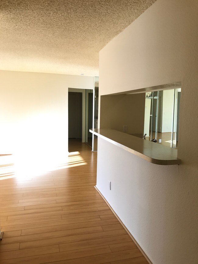 Foto del edificio - 15150 Sherman Way