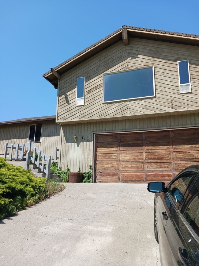 Building Photo - 708 Highland Dr