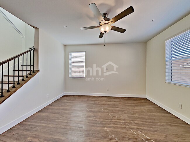 Foto del edificio - 5926 W Columbine Dr