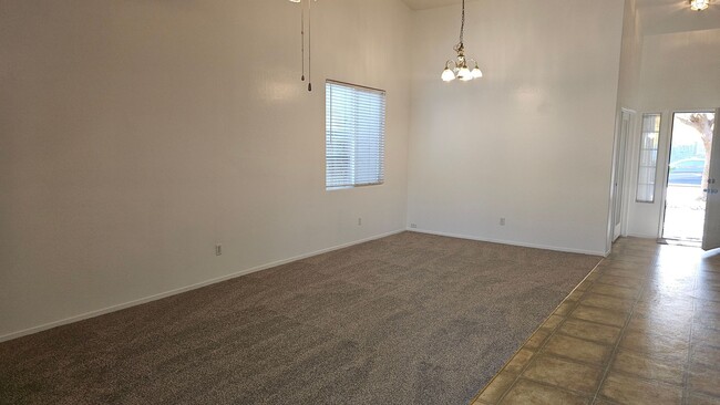 Building Photo - Great SW Location