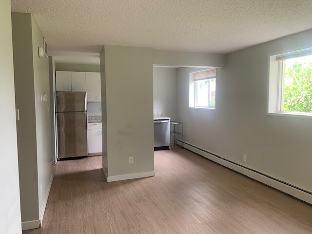 Photo du bâtiment - 9502-9599 99 Ave
