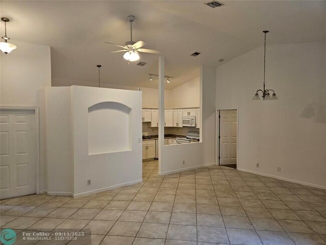 Building Photo - 5845 Eagle Cay Cir