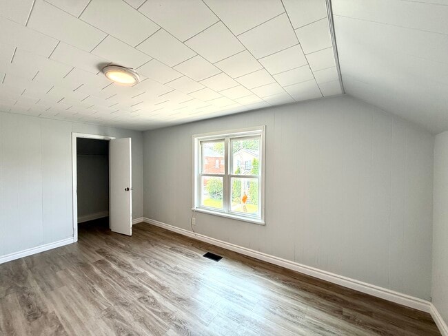 Building Photo - 26 Albina St