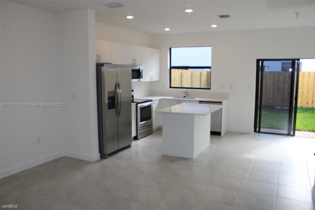 Foto del edificio - 3 br, 3 bath House - 12914 SW 232nd Ln # 0