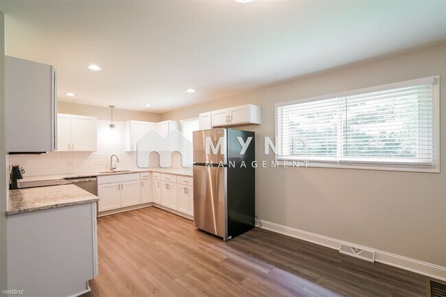 Foto del edificio - 3 br, 2 bath House - 145 Farm Rd