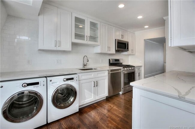 Building Photo - 245 Unquowa Rd