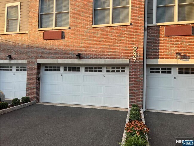 Foto del edificio - 237 Lincoln Ave